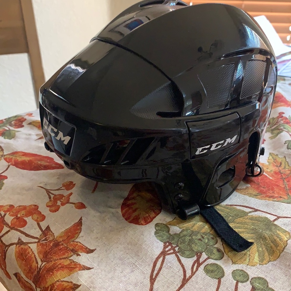 Boys hockey helmet